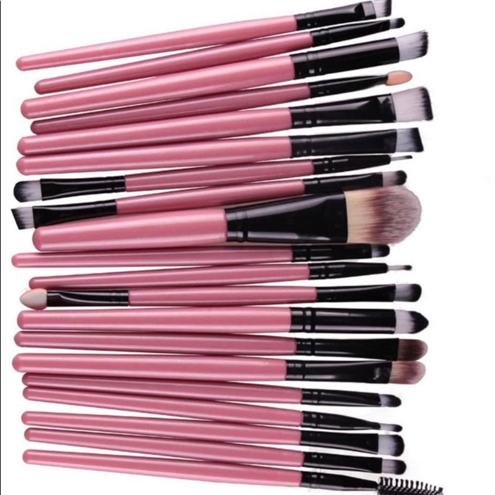 Brushes for makeup application